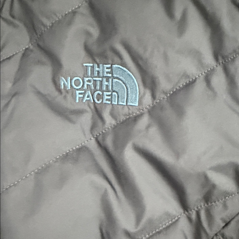 The North Face Women’s Navy Quilted Fleece-Trim Puffer Jacket - Picture 2 of 2